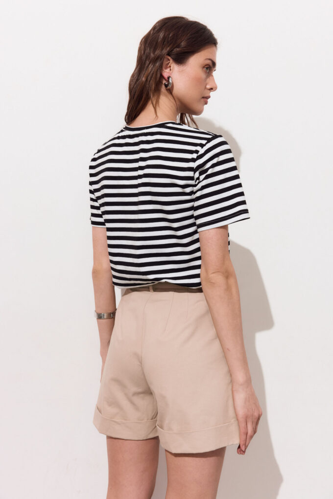Relaxed fit T-shirt with stripes in black photo 4