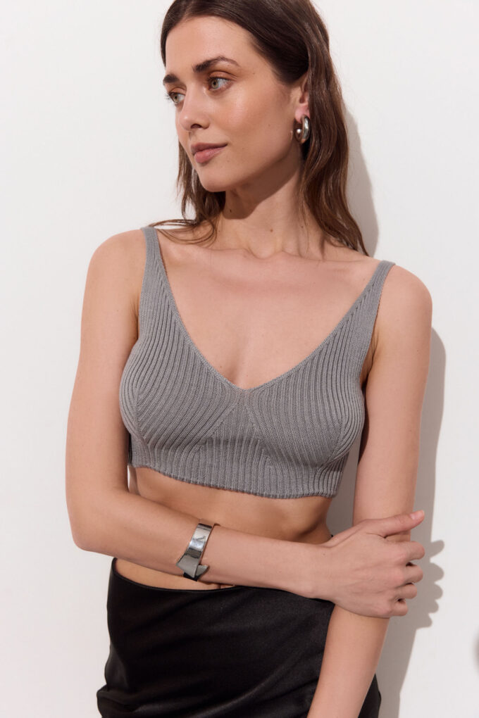Knitted crop top in gray photo 4