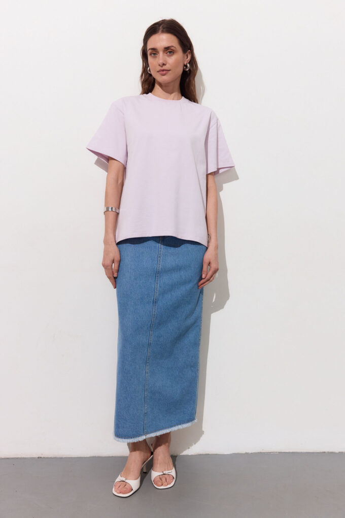 Midi skirt made of denim with a cut in blue photo 3