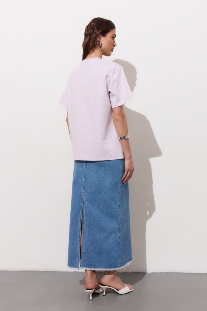 Midi skirt made of denim with a cut in blue photo 2