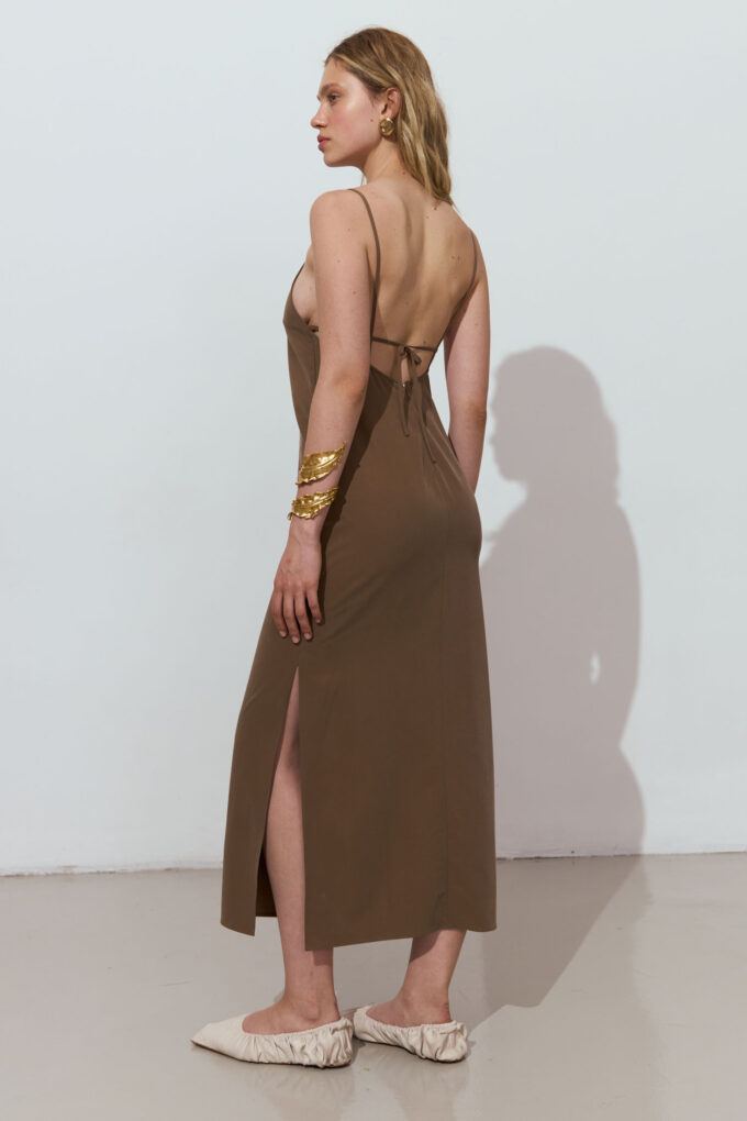 Straight midi dress with an open back in dark beige photo 2