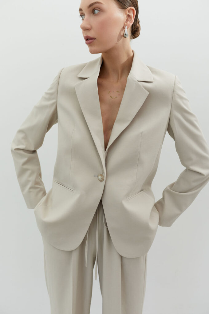 Single-breasted jacket with wool in cream photo 3