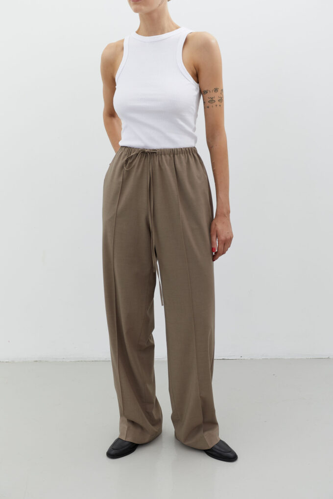 Woolen pants with a drawstring in cappuccino photo 2