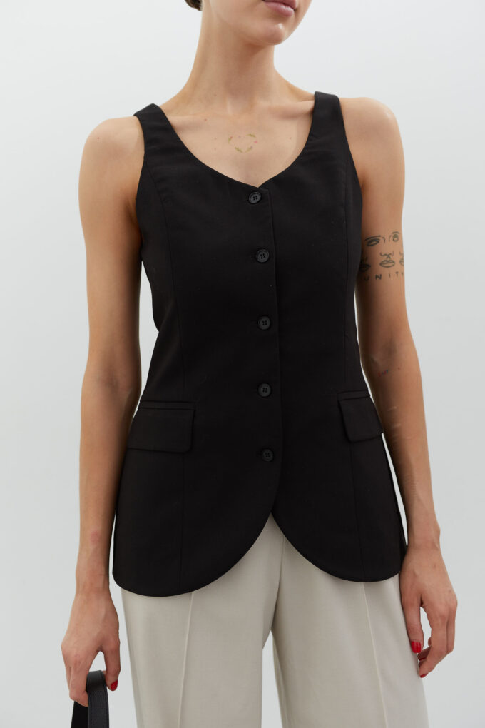 Elongated vest with wool in black photo 3