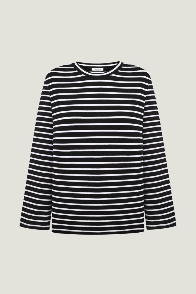 Longsleeve with a thin stripes in black photo 4