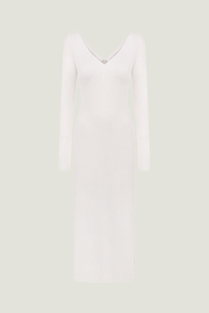 Knitted maxi dress with V-neck in milk photo 4