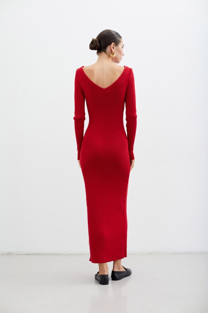 Knitted maxi dress with V-neck in red photo 4