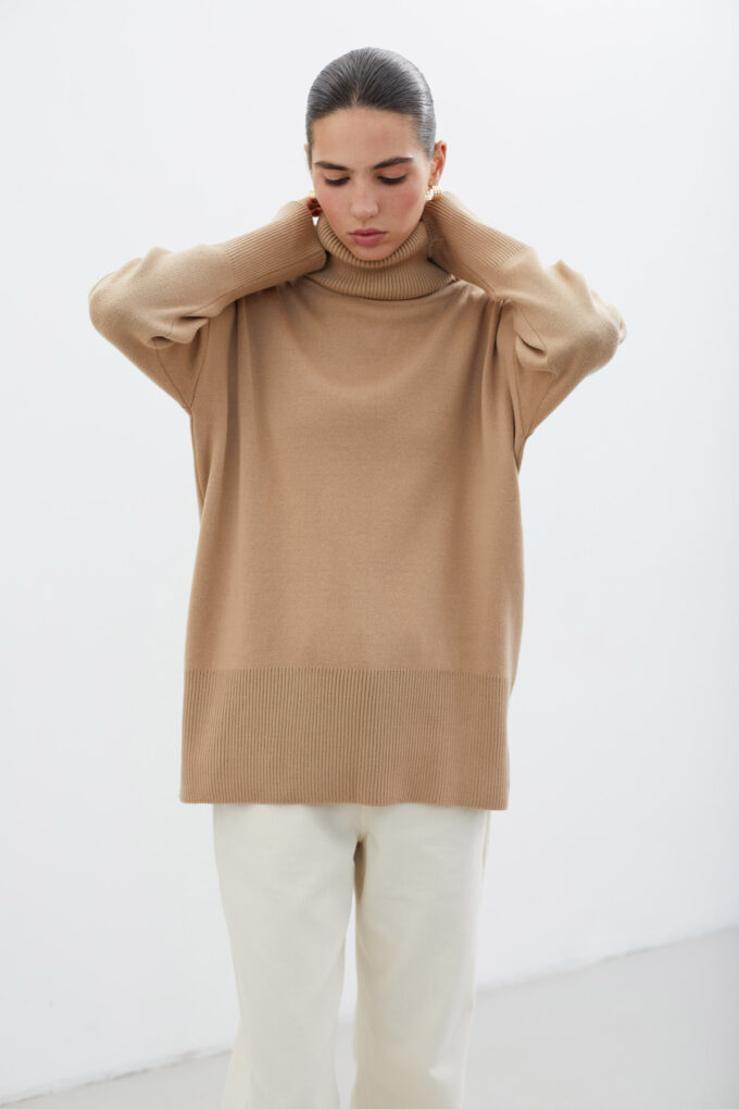 Beige knitted sweater with voluminous neck photo 4