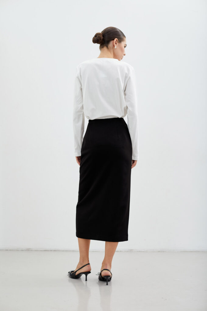 Midi skirt with slit in black photo 2