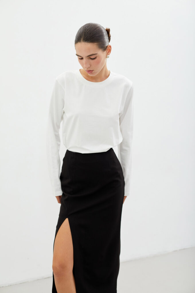 Midi skirt with slit in black photo 3