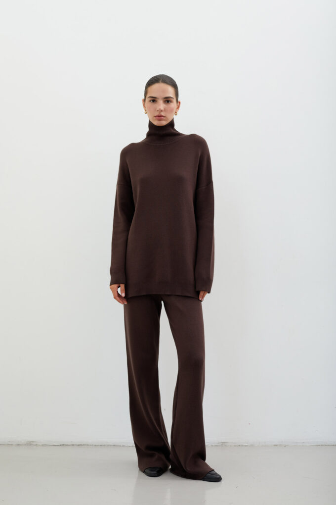 Knitted pants in chocolate photo 3