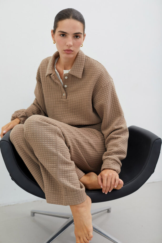 Knitted quilted polo jumper in cappuccino photo 3