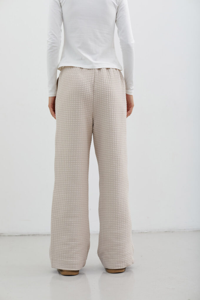 Quilted knitted trousers in cream color photo 2