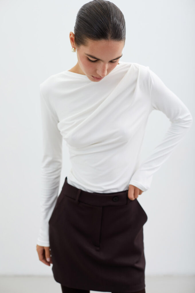 Longsleeve with pleats in milk photo 4