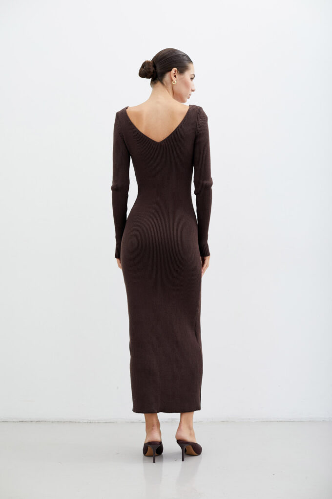 Knitted maxi dress with V-neck in chocolate photo 3