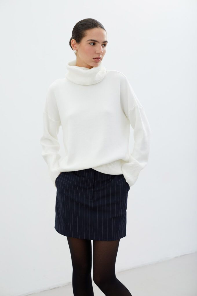 Milk knitted sweater with voluminous neck photo 2