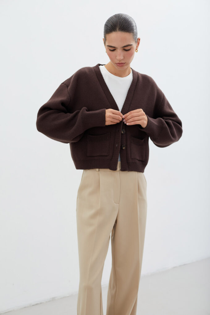 Knitted cardigan with pockets in chocolate photo 2