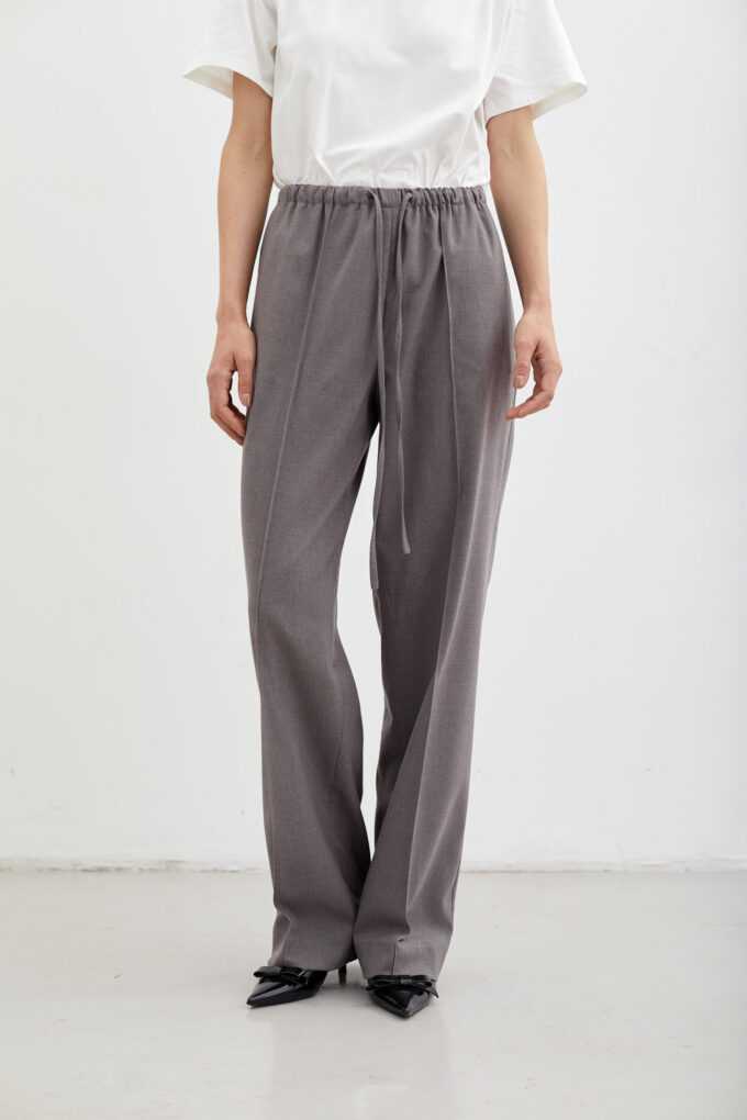 Loose-cut woolen pants with a drawstring in gray photo 3