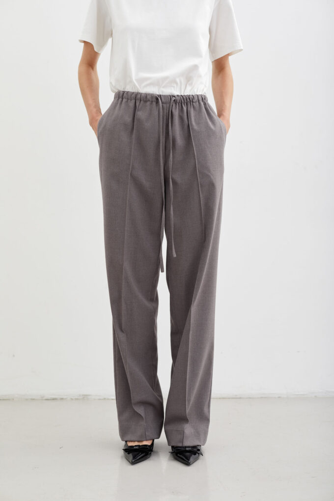 Loose-cut woolen pants with a drawstring in gray photo 2