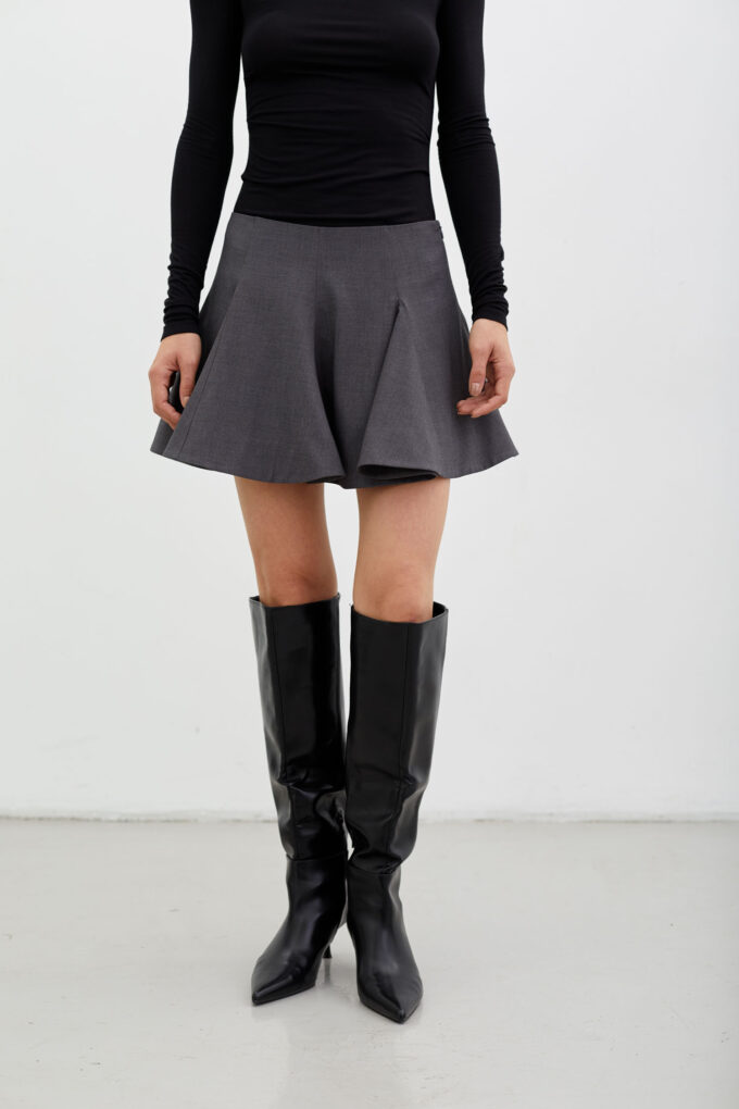 Dark gray mini skirt with added wool and voluminous pleats photo 2