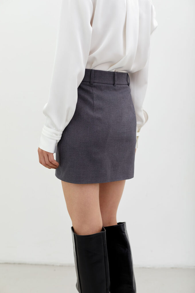 Woolen mini skirt with a decorative belt in graphite photo 4