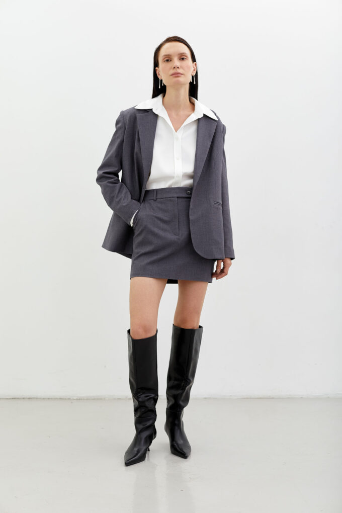 Woolen mini skirt with a decorative belt in graphite photo 5