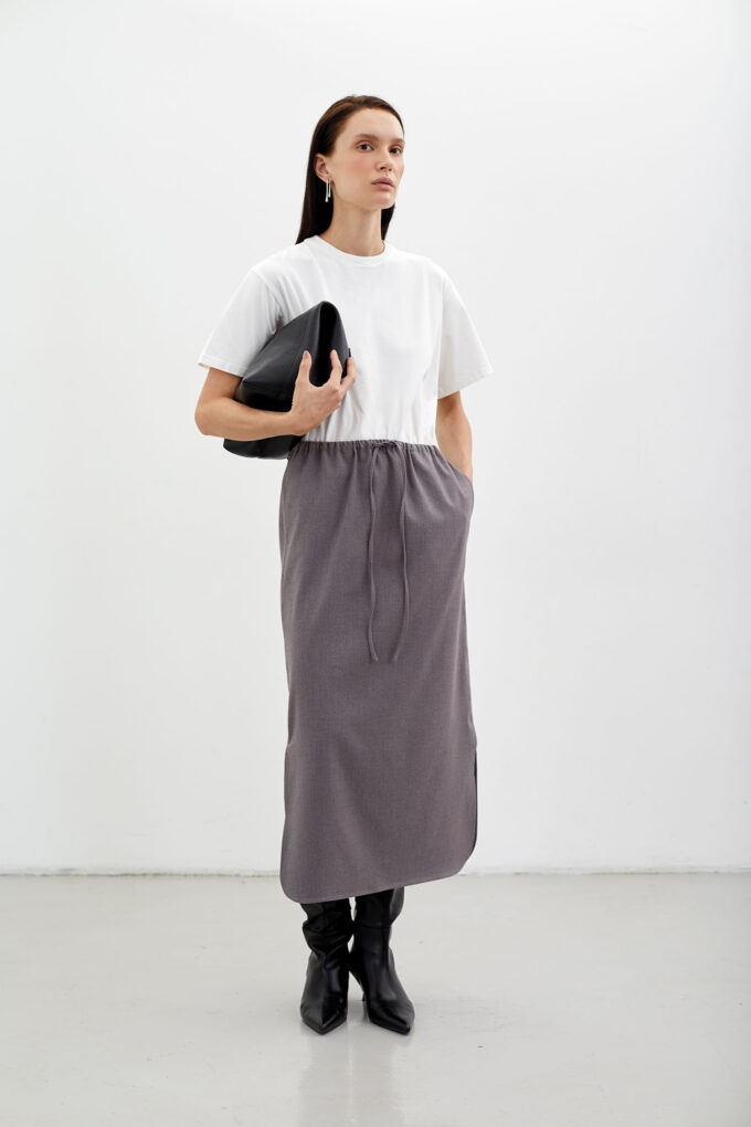 A straight-cut woolen skirt with a drawstring in gray photo 2