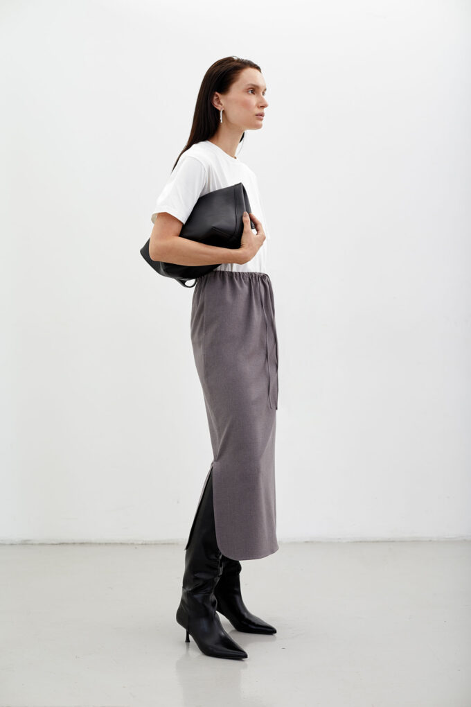 A straight-cut woolen skirt with a drawstring in gray photo 5