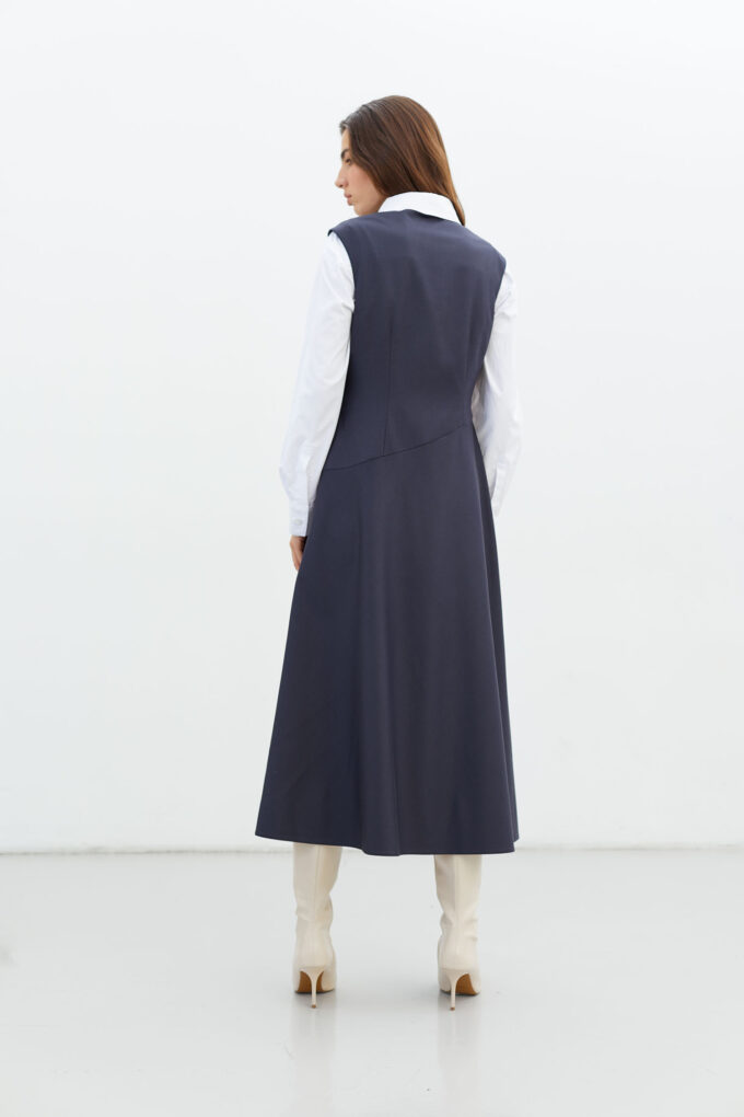 Semi-fitted dress with an asymmetric neckline in dark blue photo 3