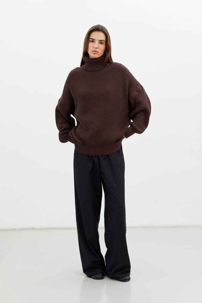 Chocolate knitted sweater with voluminous sleeves photo 2