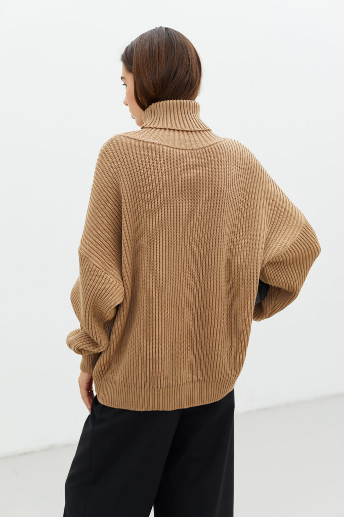 Knitted sweater with voluminous sleeves in beige photo 3