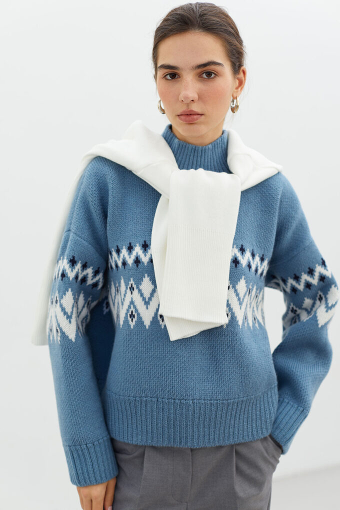 Light blue woolen sweater with patterns photo 3