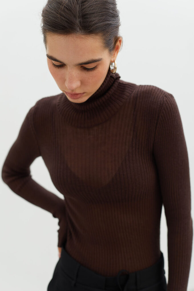 Thin ribbed turtleneck in chocolate photo 2