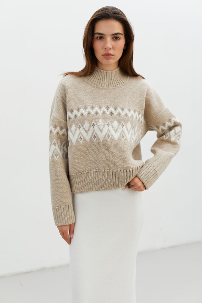 Beige woolen sweater with patterns photo 2