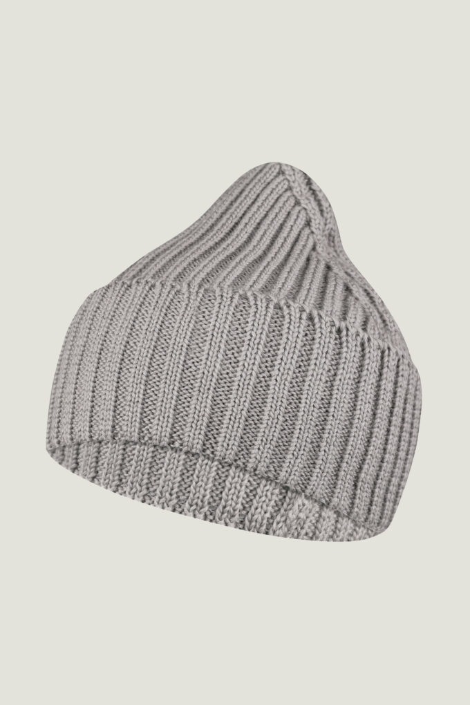 Woolen hat in light gray photo 3