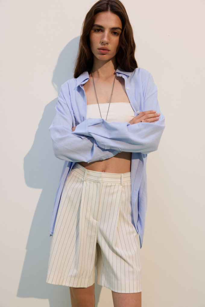Oversized linen shirt in light blue photo 5