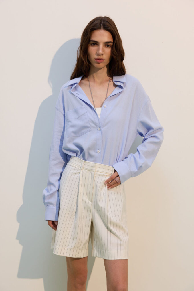 Oversized linen shirt in light blue photo 3