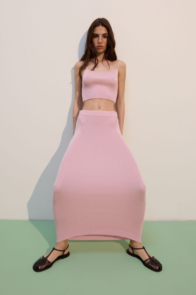 Knitted cropped top with thin straps in pink photo 5