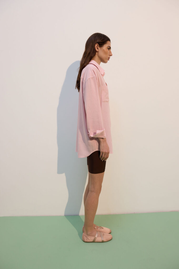 Oversized linen shirt in light pink photo 3