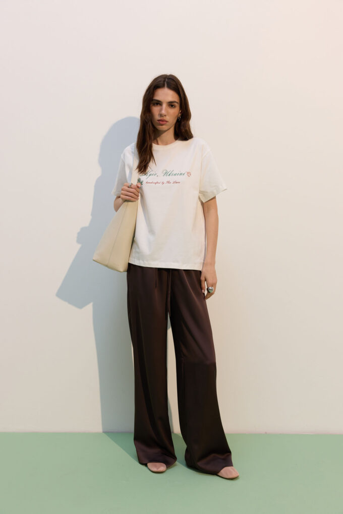 Oversized T-shirt with "Kyiv" print in milk photo 2