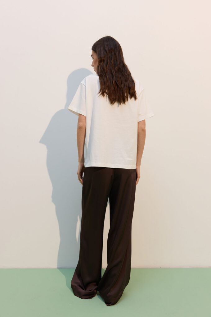 Oversized T-shirt with "Kyiv" print in milk photo 3