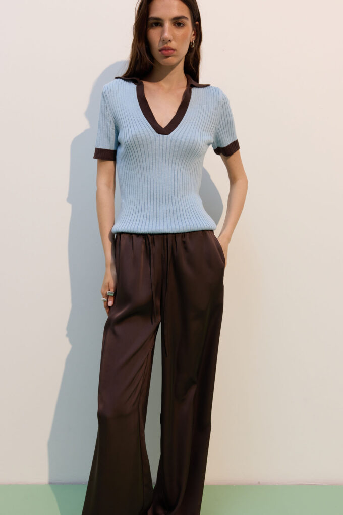 Blue polo jumper with chocolate insert photo 2