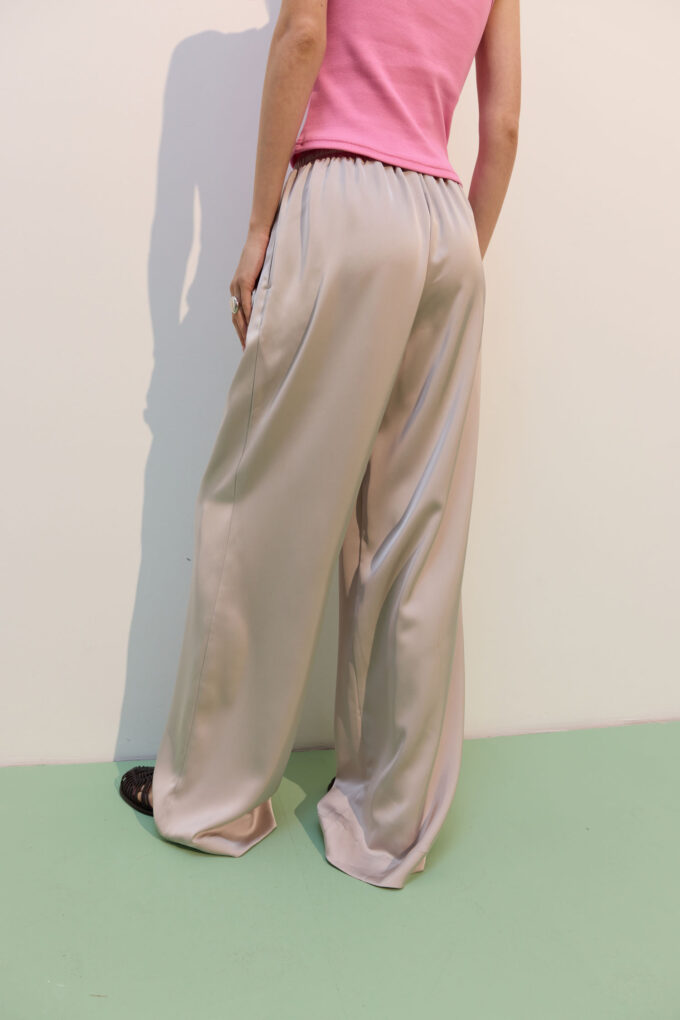 Pearl satin pants with drawstring photo 3