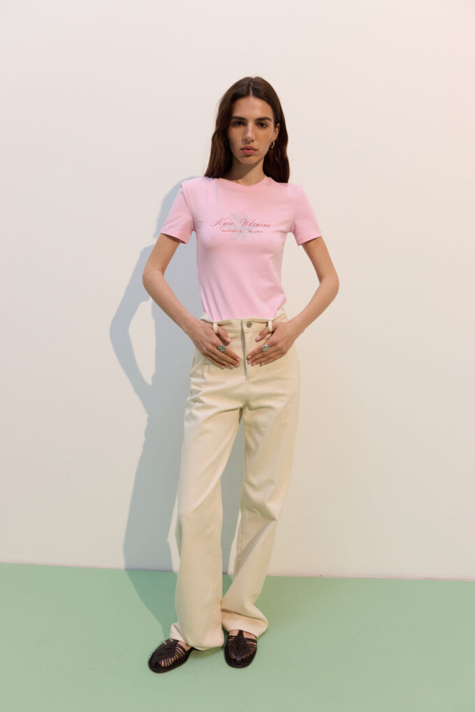 Silhouette T-shirt with "Kyiv" print in light pink photo 3