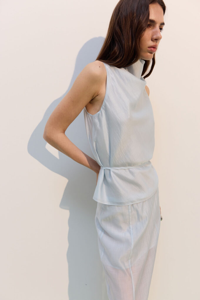 Light blue tencel top with thin belt photo 5