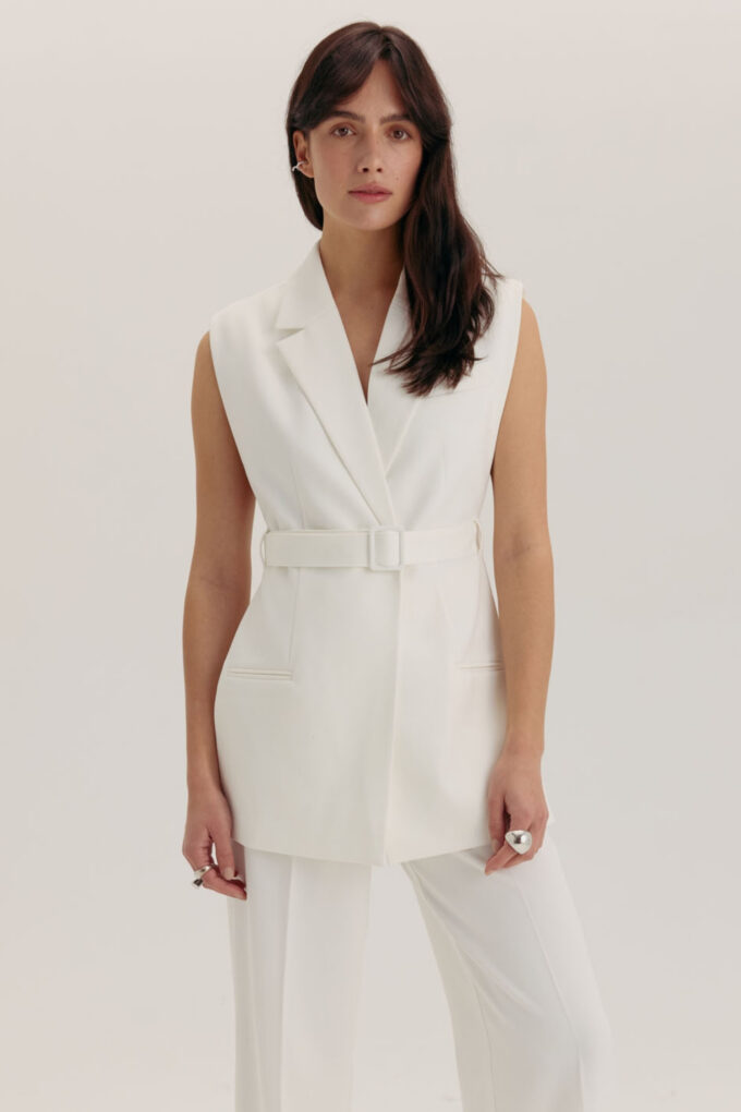 Long vest with slits and belt in white photo 2