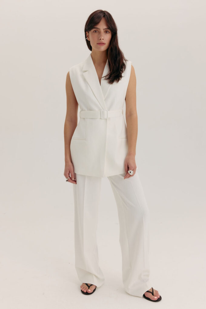 Long vest with slits and belt in white photo 5