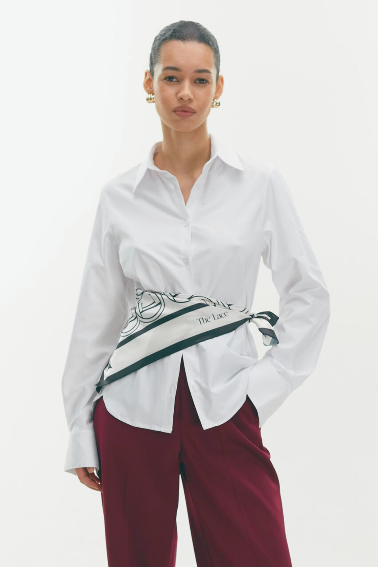 Сорочка приталена з брендованим лого біла - The Lace фото 440493 Сорочка приталена з брендованим лого біла - The Lace фото 440493