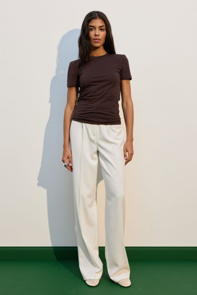 Slim fit T-shirt in chocolate photo 4