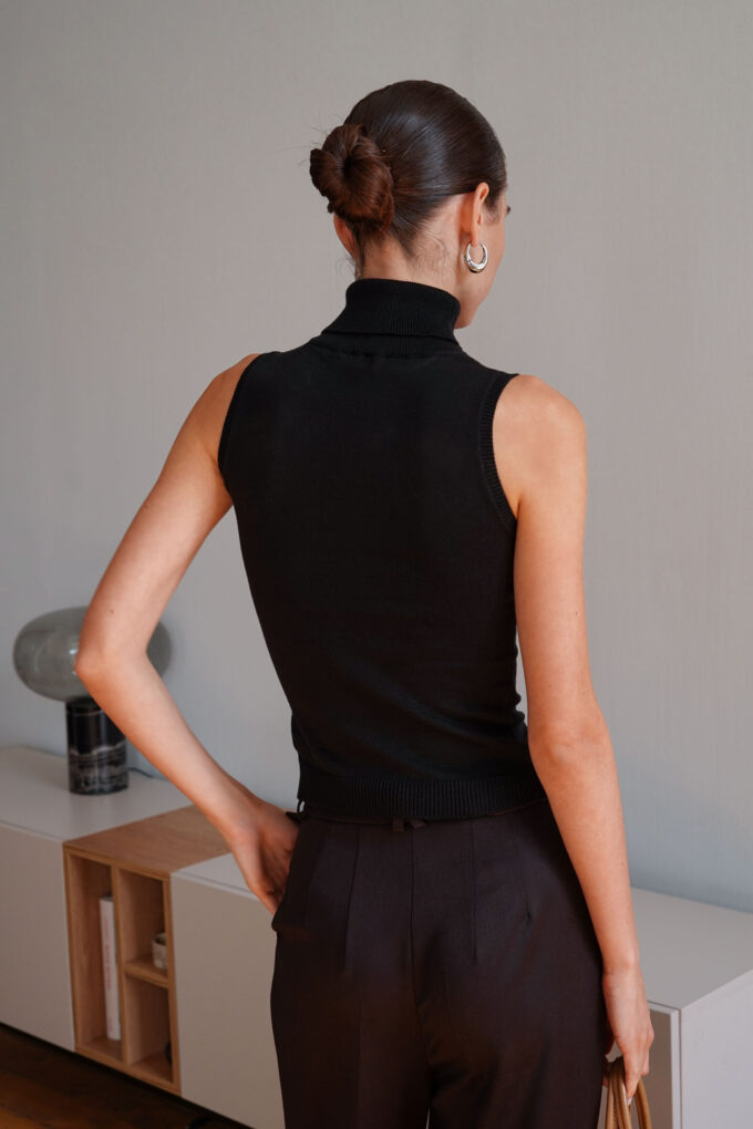 Knitted top with high neck in black photo 3